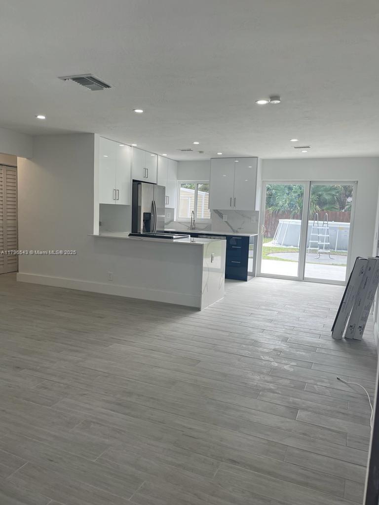 GULFSTREAM ESTATES - Residential Lease