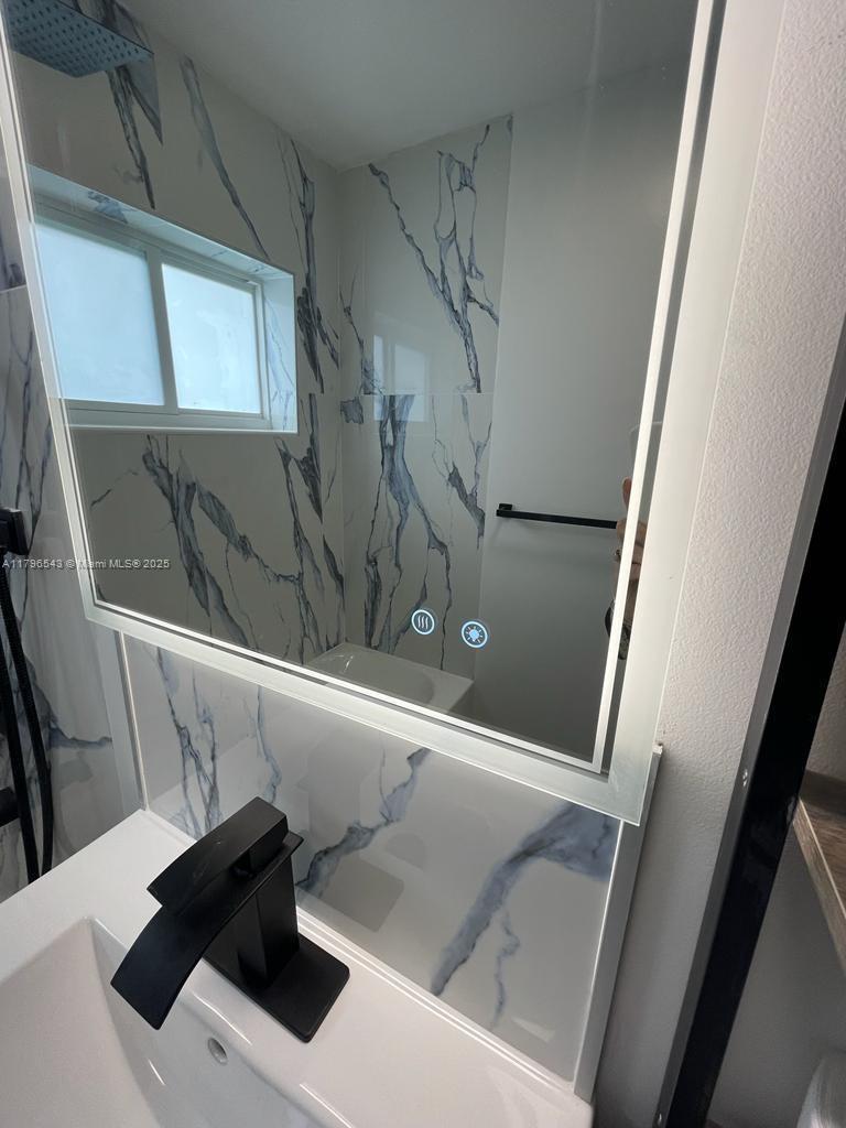 GULFSTREAM ESTATES - Residential Lease