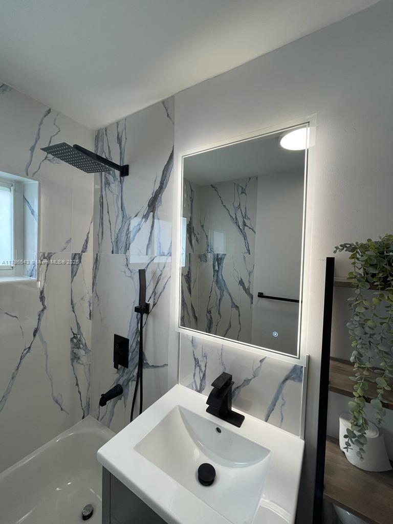 GULFSTREAM ESTATES - Residential Lease