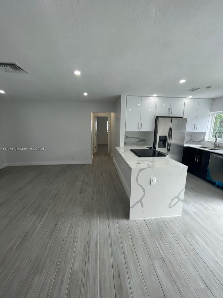 GULFSTREAM ESTATES - Residential Lease