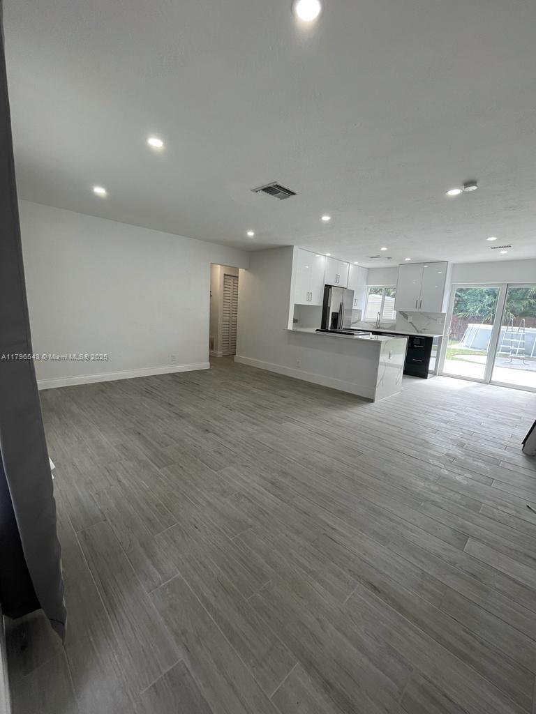 GULFSTREAM ESTATES - Residential Lease