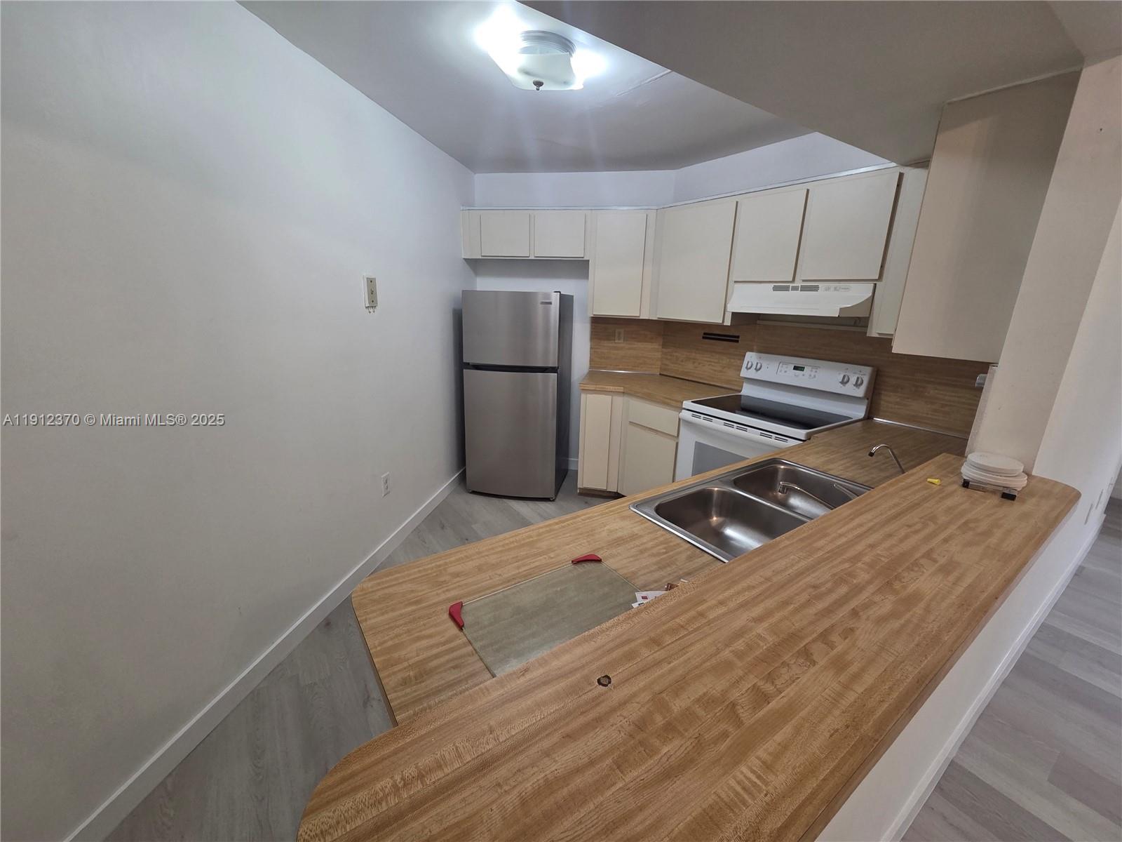 BLEAU FONTAINE CONDO #3 - Residential Lease