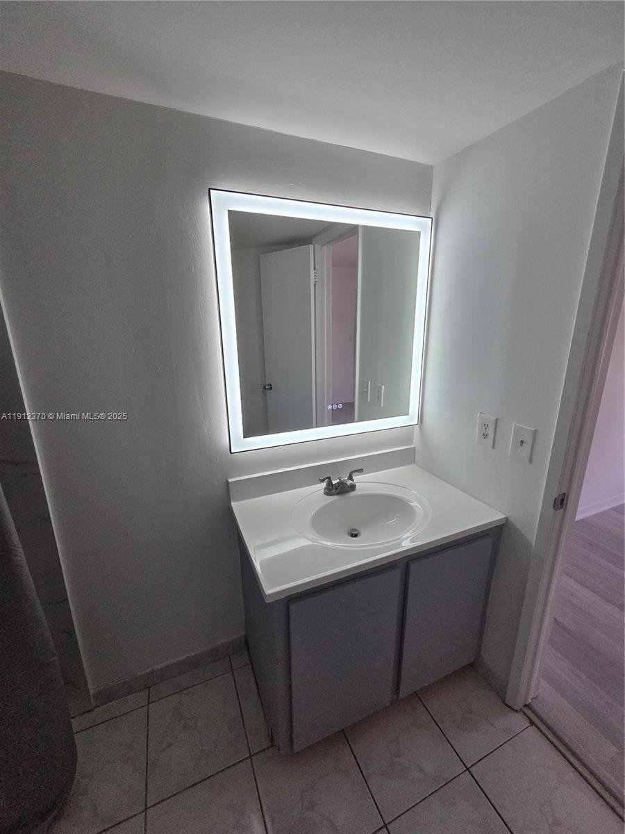 BLEAU FONTAINE CONDO #3 - Residential Lease