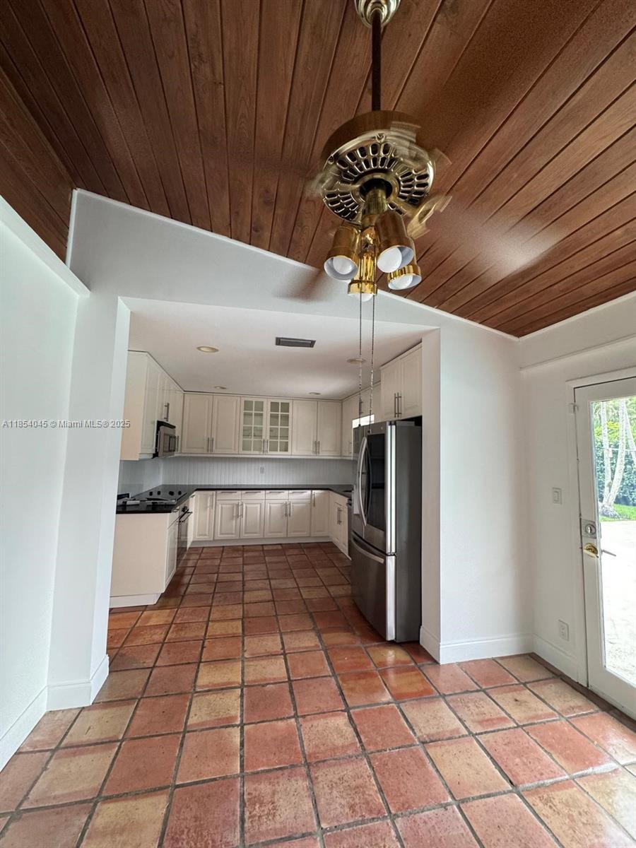 POINSETTIA ESTATES - Residential Lease