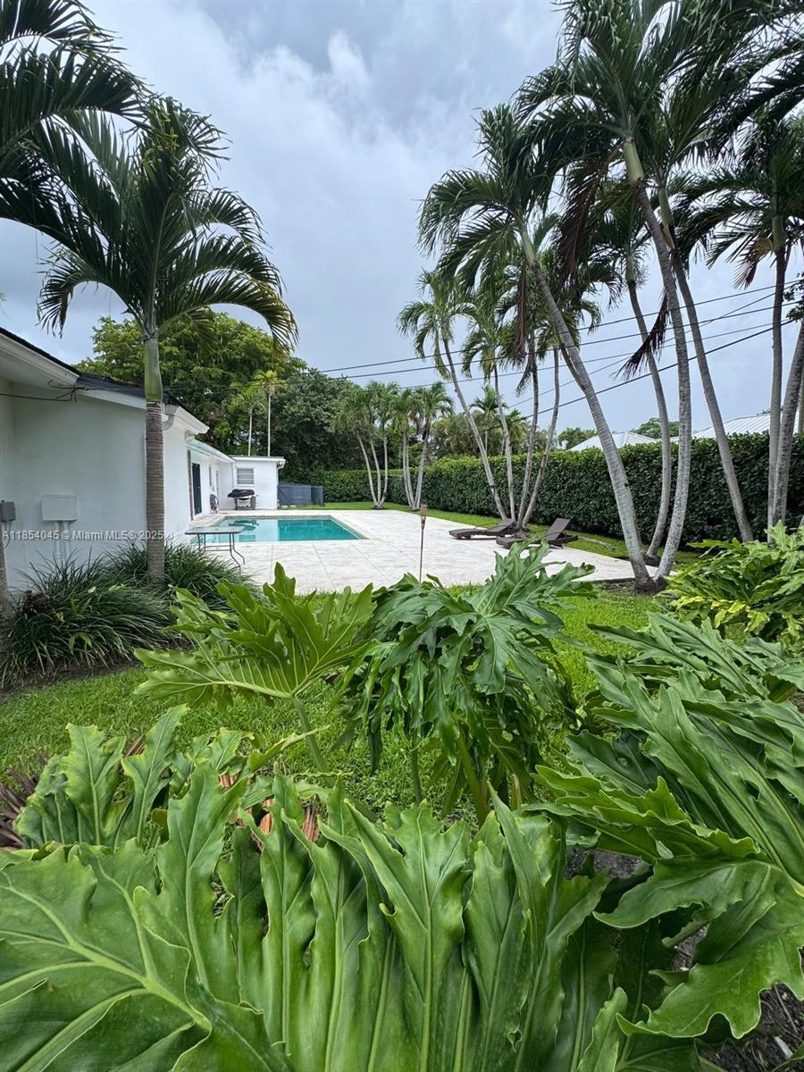 POINSETTIA ESTATES - Residential Lease