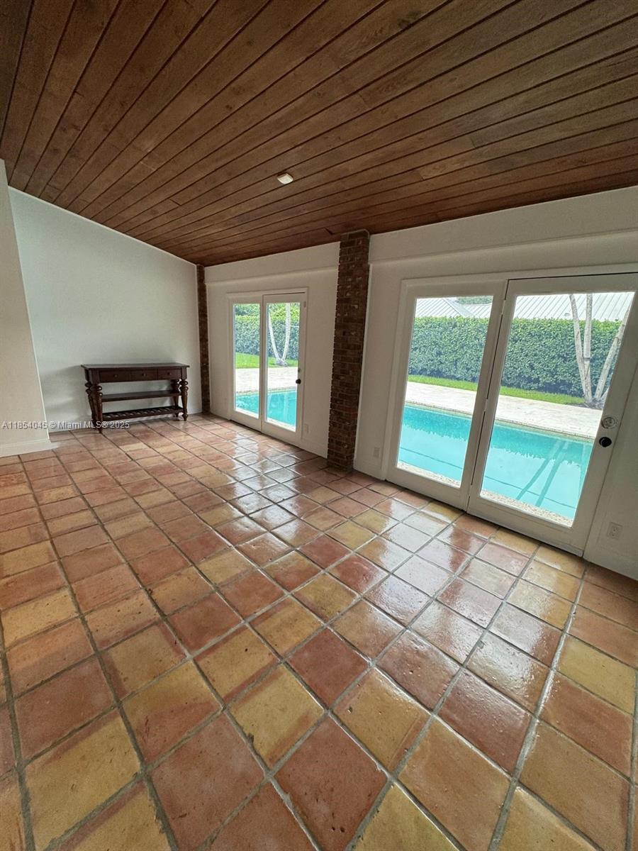 POINSETTIA ESTATES - Residential Lease