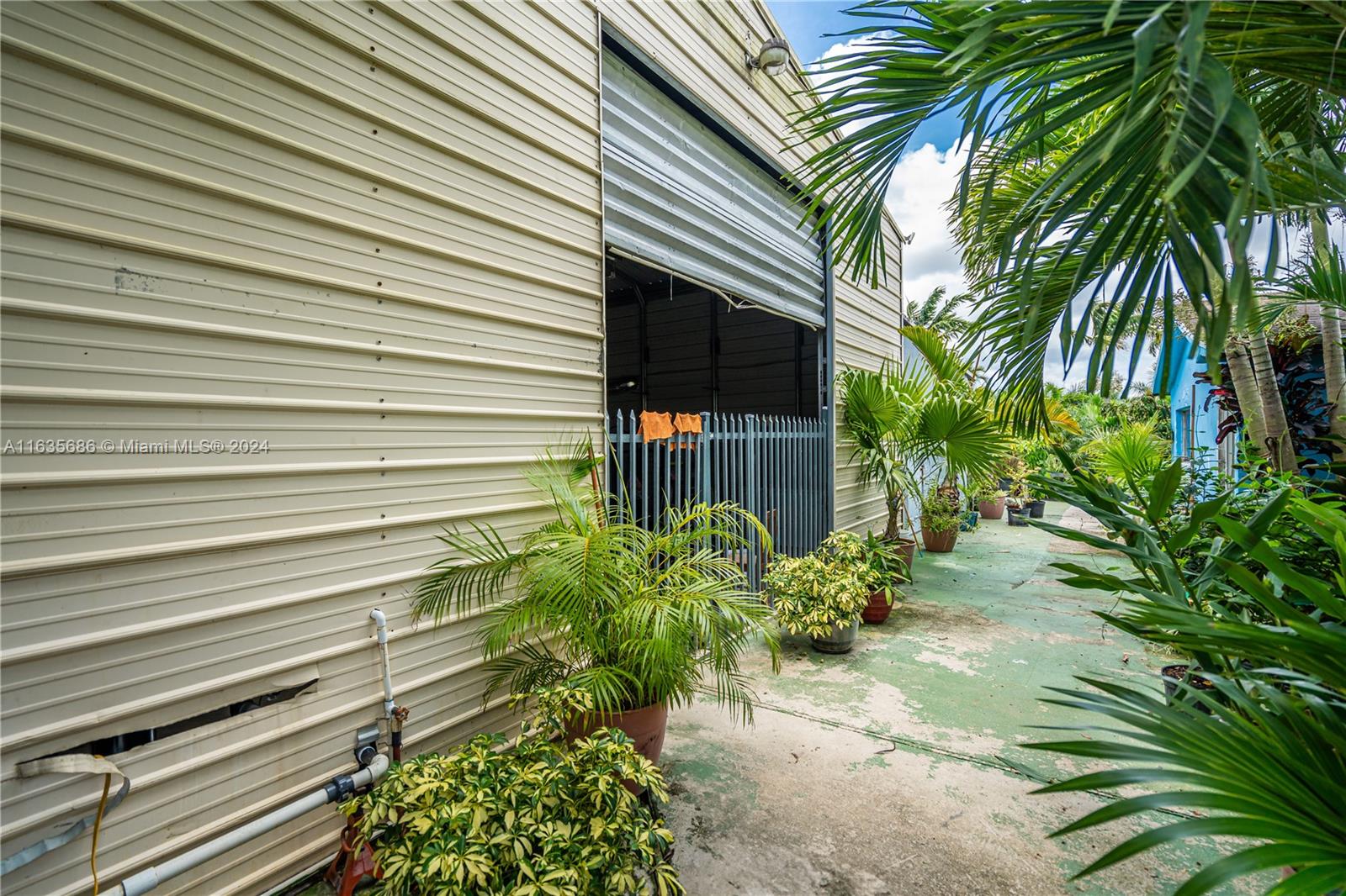 15 ACRES - Commercial Sale