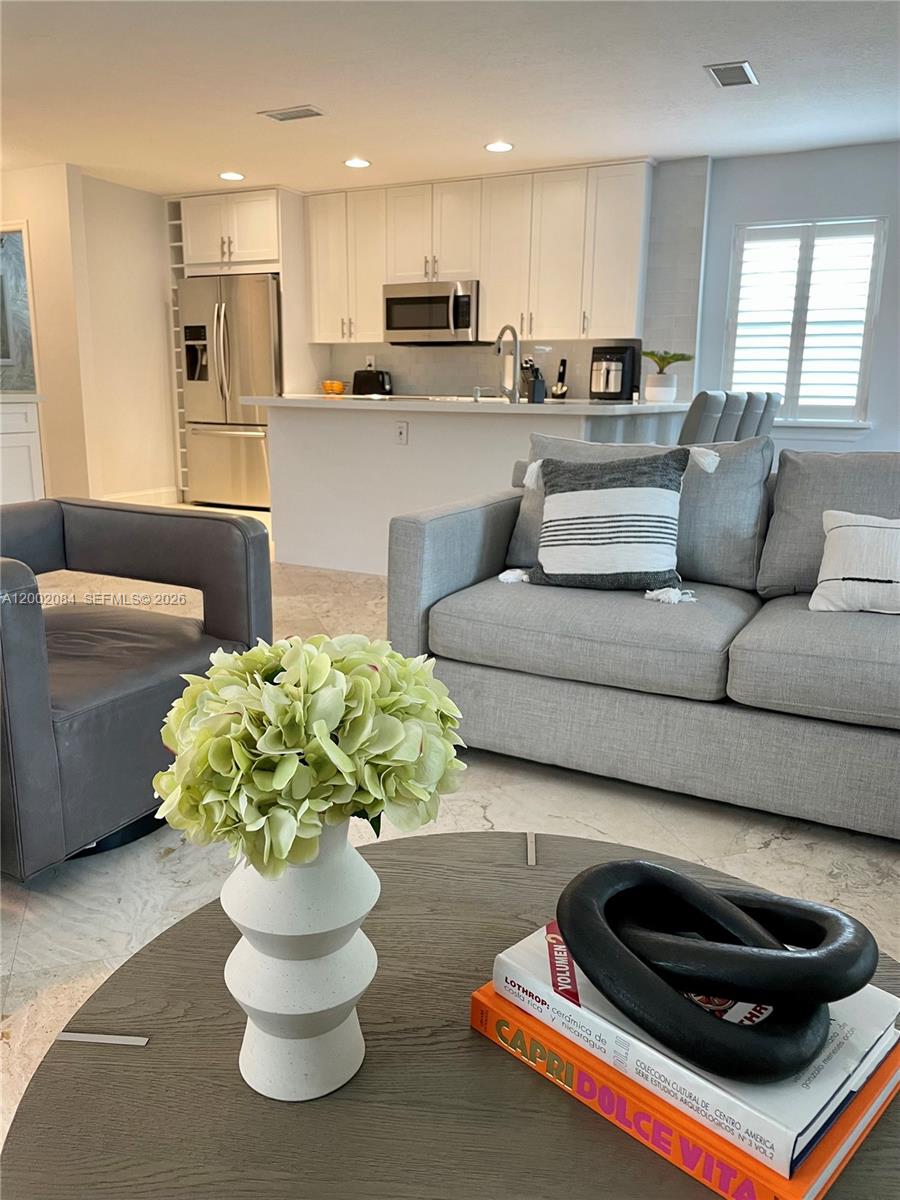 SHIPPING MATILDA CONDO - Residential Lease