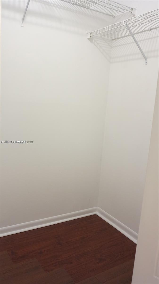 RACQUET CLUB APTS AT BONA - Residential