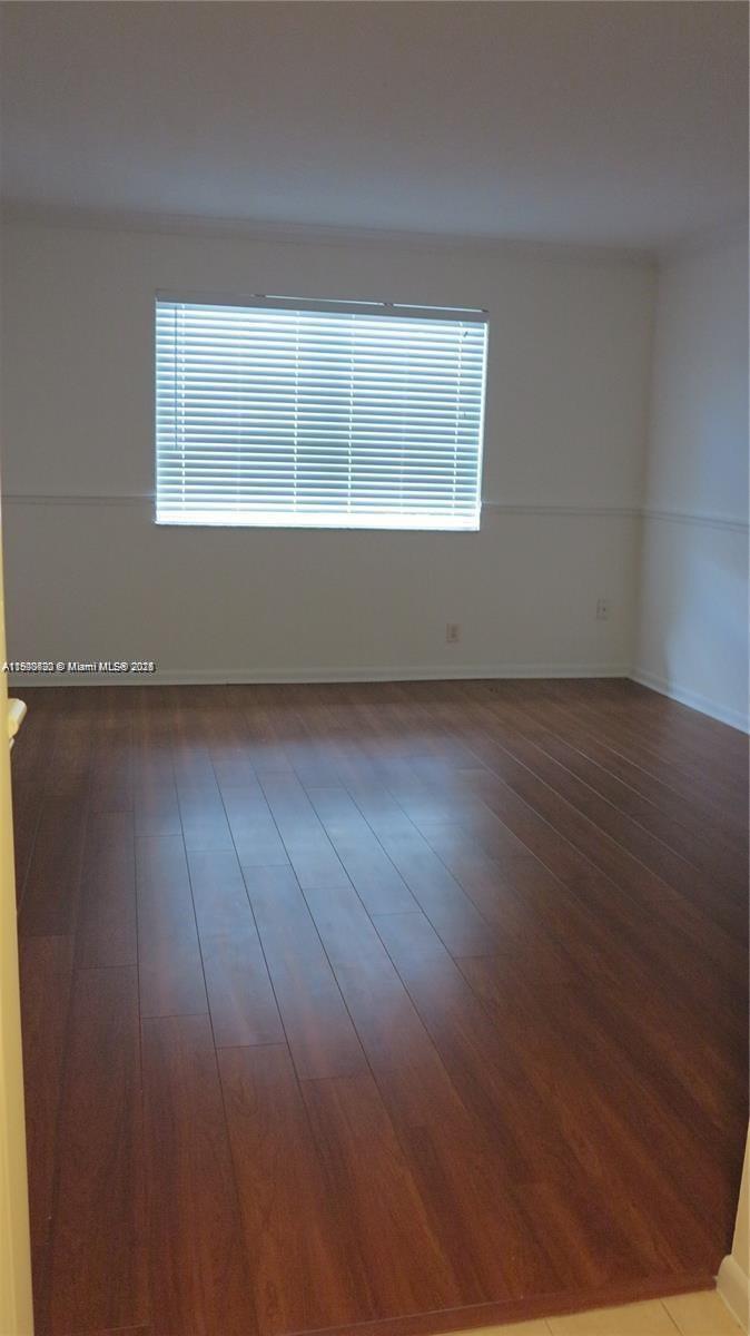 350 Lakeview Dr 201