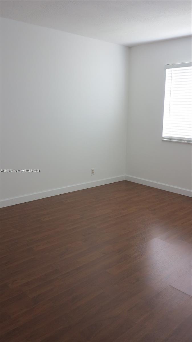 RACQUET CLUB APTS AT BONA - Residential