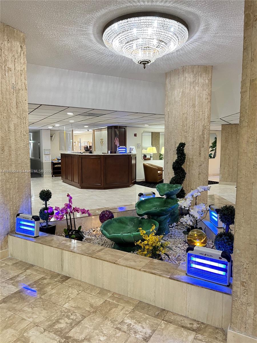 COUNTRY CLUB TOWER OF COR - Residential