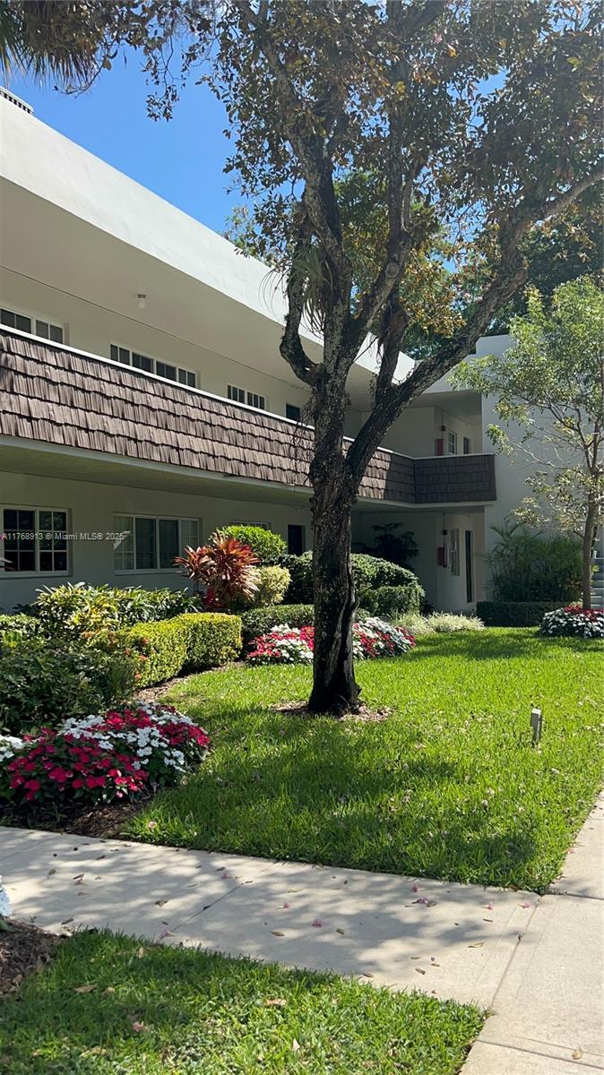 Rental Property at 4017 N Cypress Dr 102, Pompano Beach, Broward County, Florida - Bedrooms: 3 
Bathrooms: 2  - $3,150 MO.