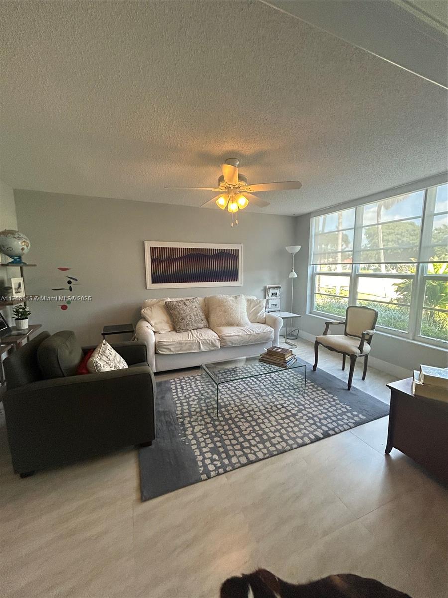 NO 80 PALM-AIRE COUNTRY C - Residential Lease