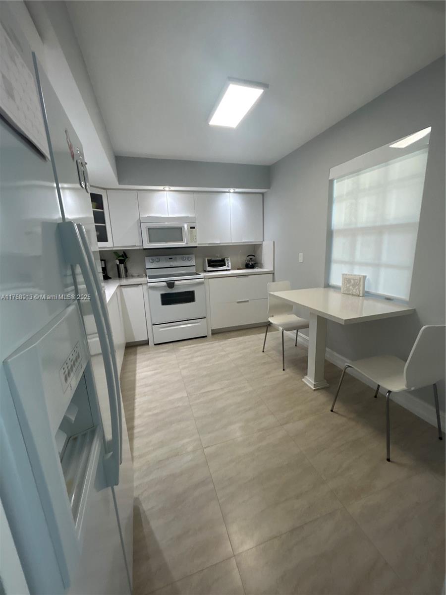 NO 80 PALM-AIRE COUNTRY C - Residential Lease