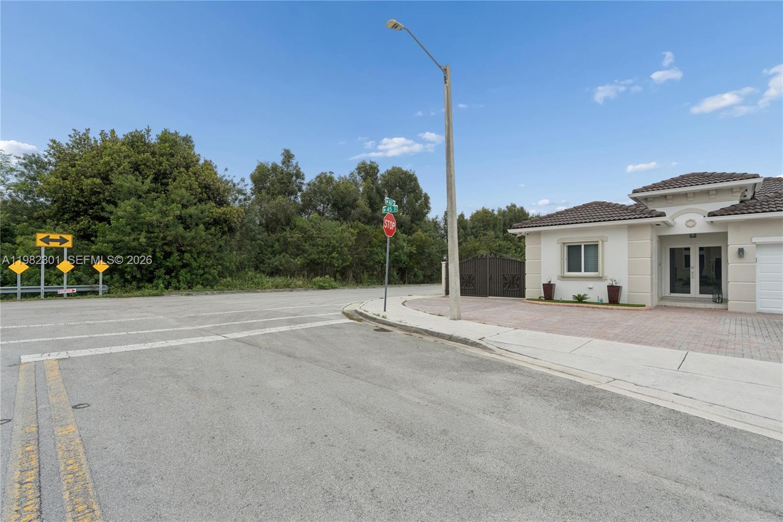 MIAMI EVERGLADE LAND COMP - Land