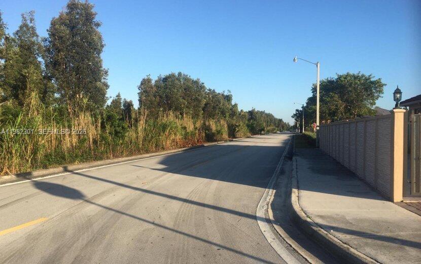 MIAMI EVERGLADE LAND COMP - Land