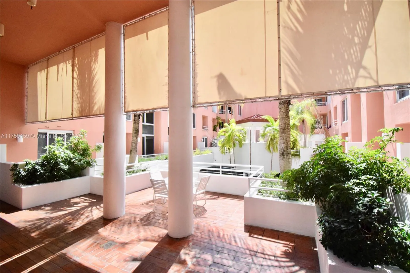 Miami, Florida 33133, United States, 1 Bedroom Bedrooms, ,1 BathroomBathrooms,Residential,Pending,85478