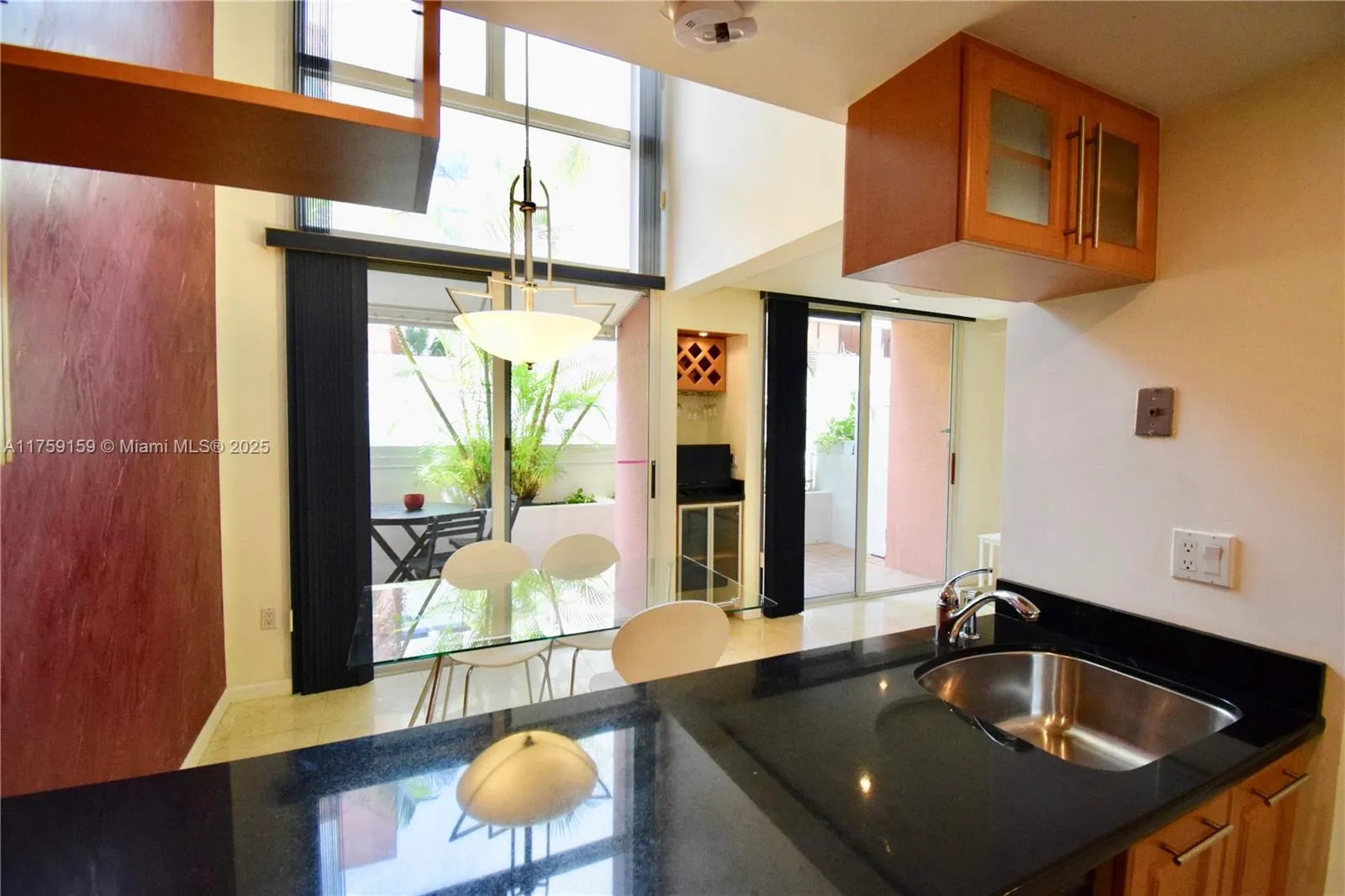 Miami, Florida 33133, United States, 1 Bedroom Bedrooms, ,1 BathroomBathrooms,Residential,Pending,85478