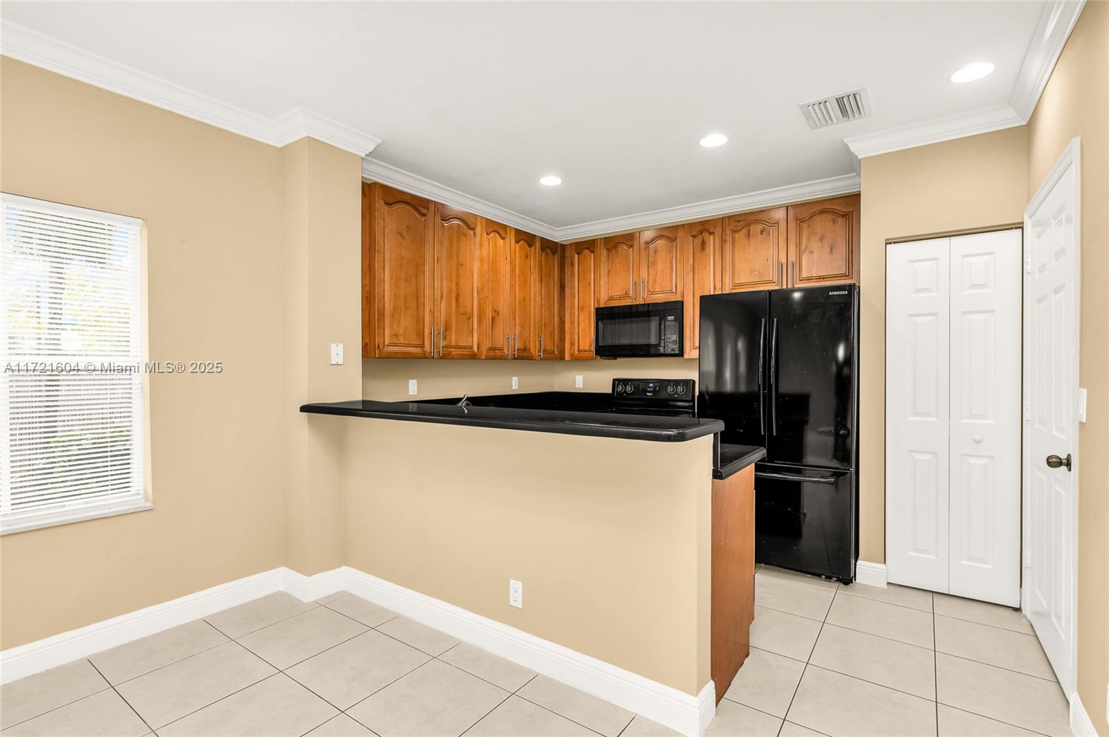 414 NE 1st Ave 414