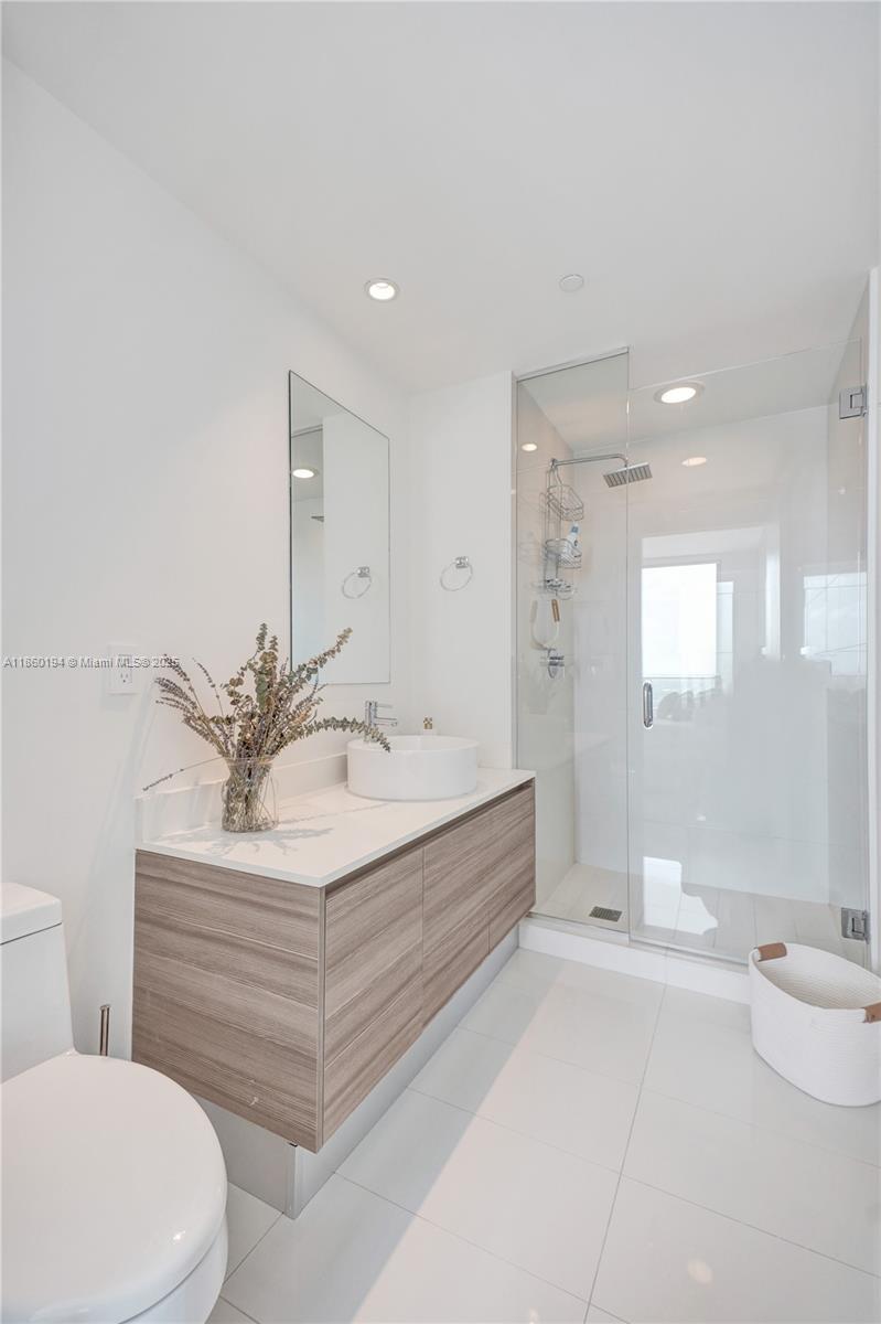 3401 MIDTOWN CONDO - Residential Lease