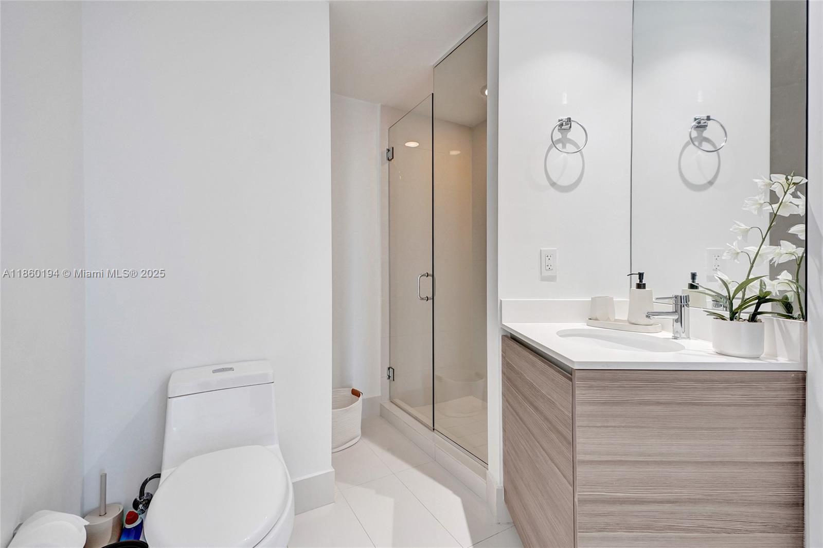 3401 MIDTOWN CONDO - Residential Lease