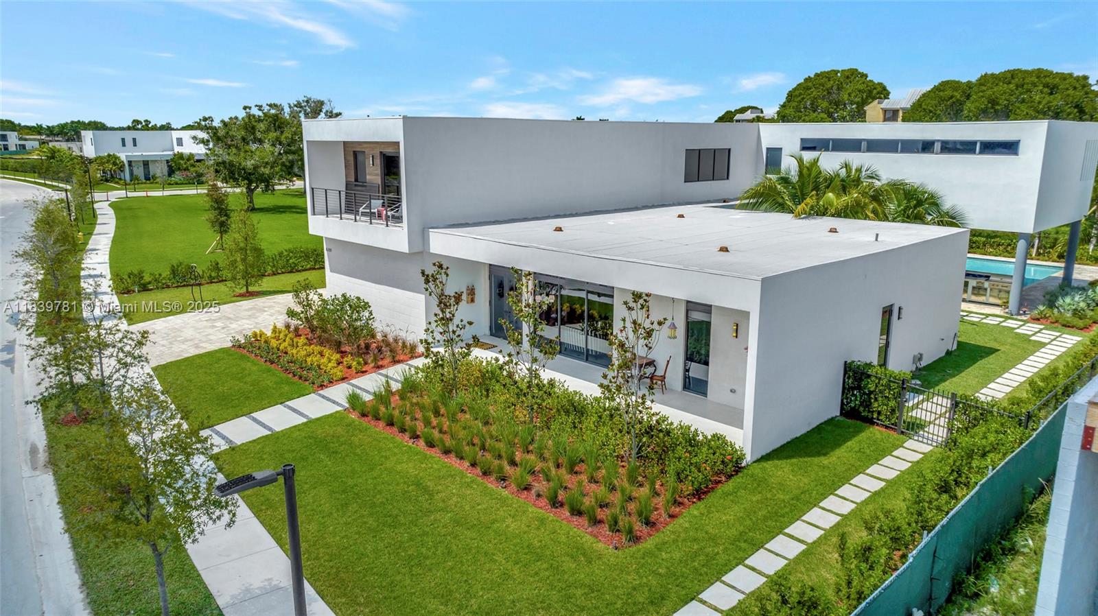 WESTON ESTATES - Residential Lease