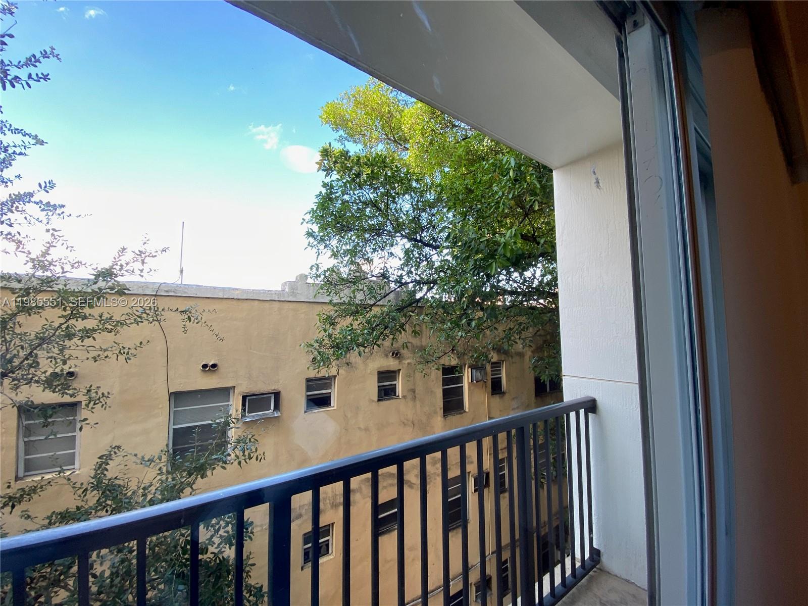 LAWRENCE ESTATE LAND CO - Residential Lease