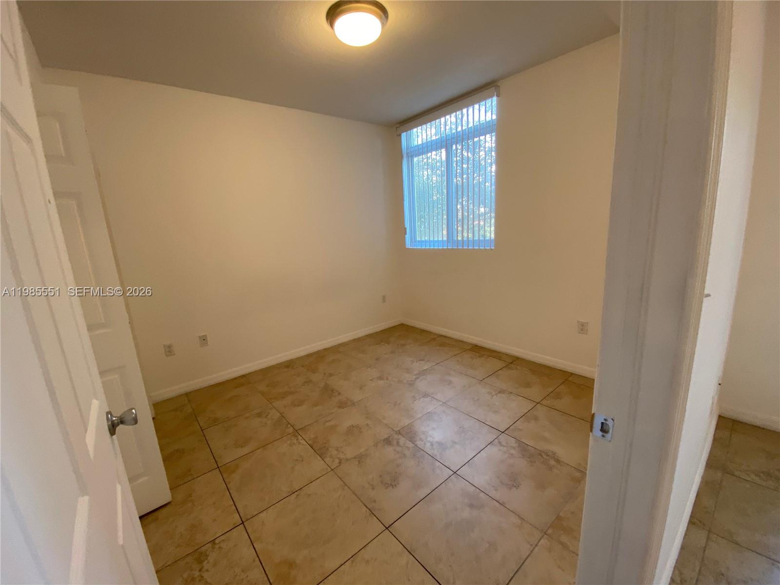 LAWRENCE ESTATE LAND CO - Residential Lease