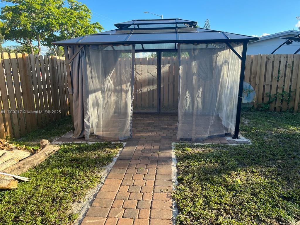 LAUDERDALE VILLAS - Residential Lease