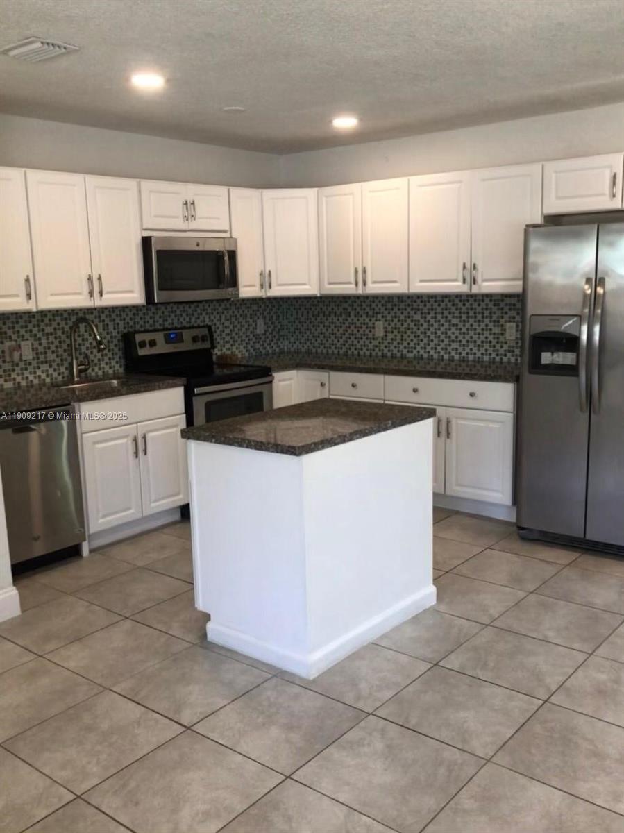 LAUDERDALE VILLAS - Residential Lease