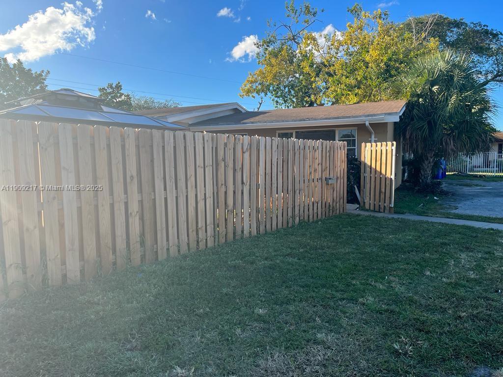 LAUDERDALE VILLAS - Residential Lease