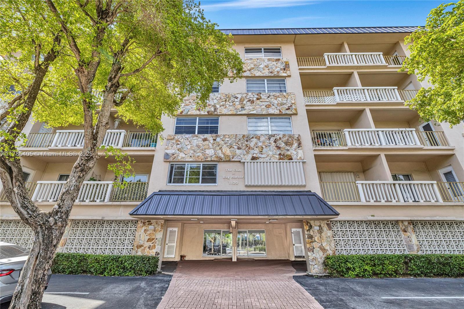 CLUB OF BAY HARBOR CONDO - Residential
