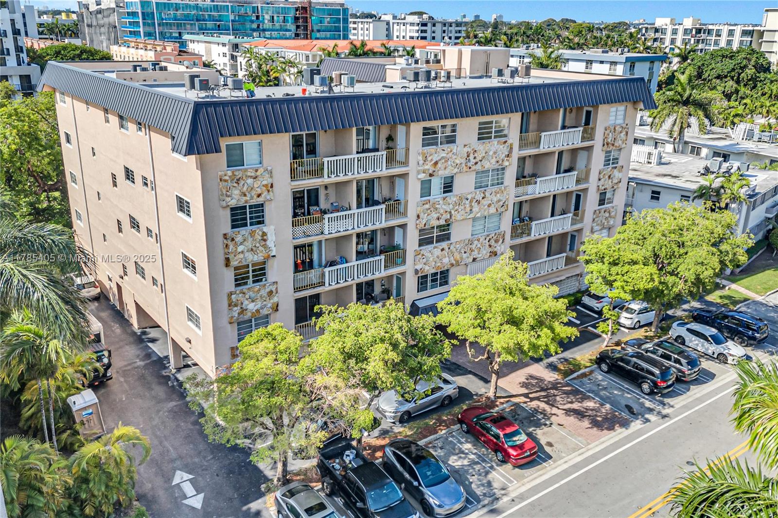 CLUB OF BAY HARBOR CONDO - Residential