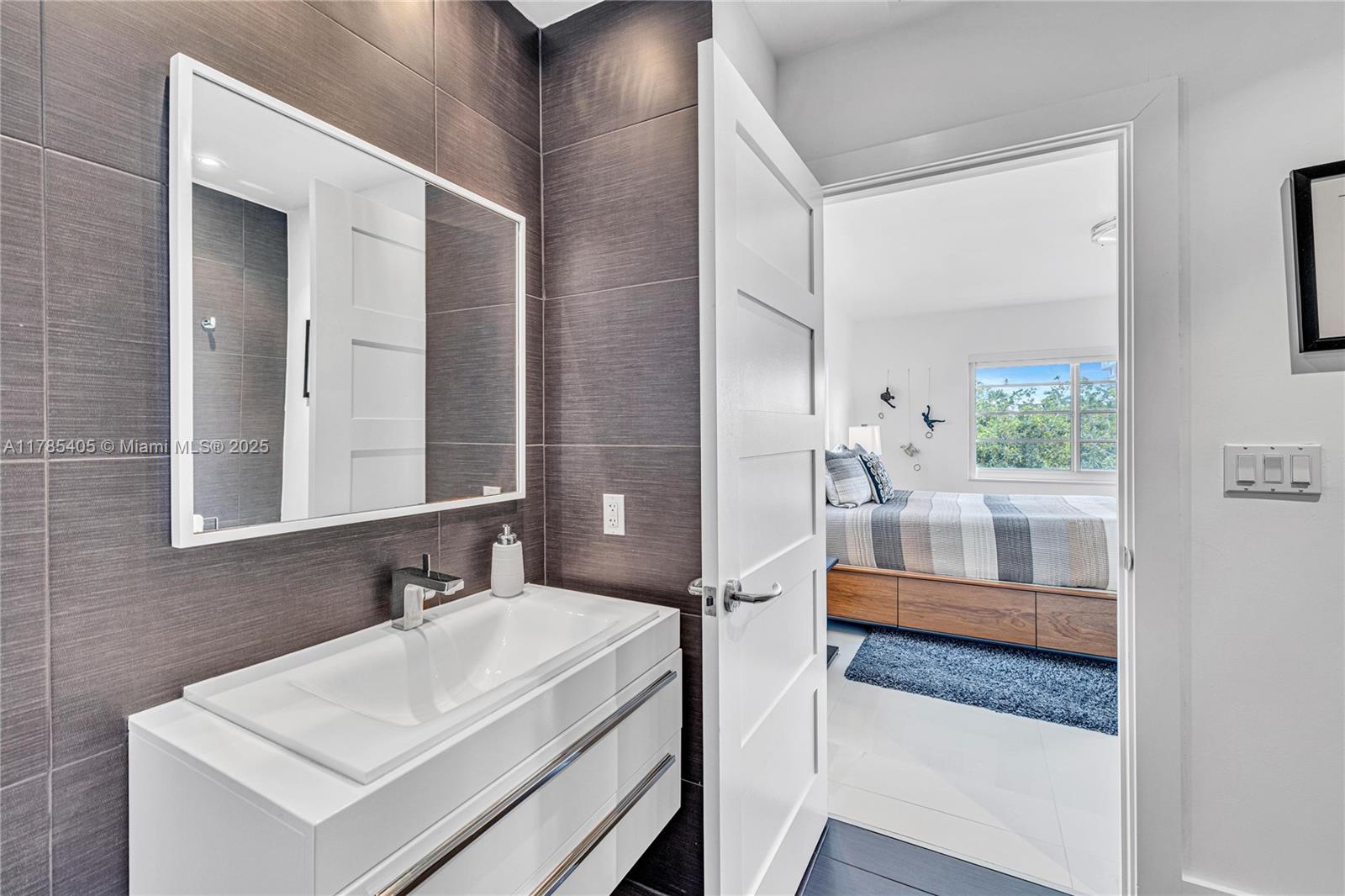 CLUB OF BAY HARBOR CONDO - Residential