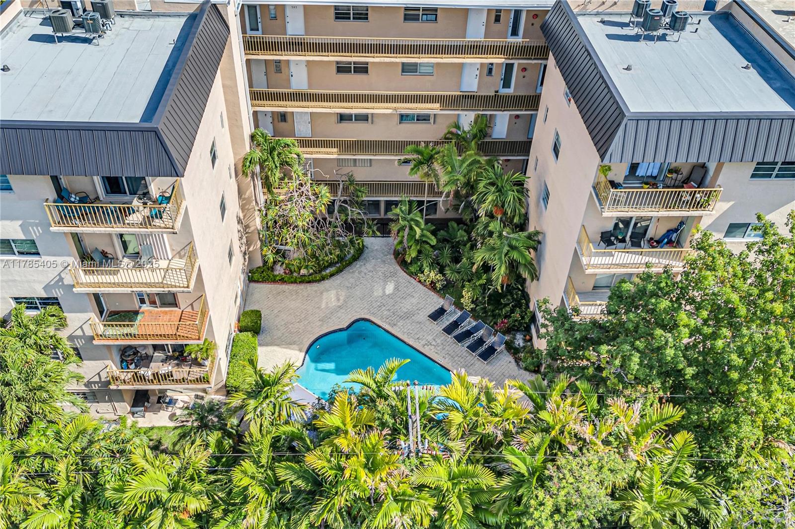 CLUB OF BAY HARBOR CONDO - Residential