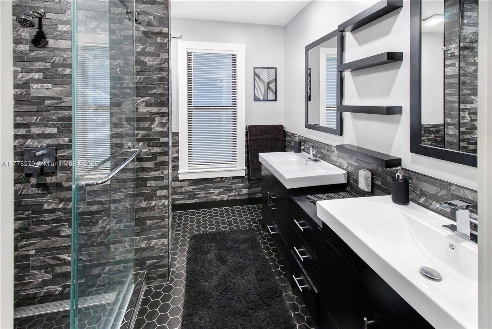 CYPRESS RUN - Residential