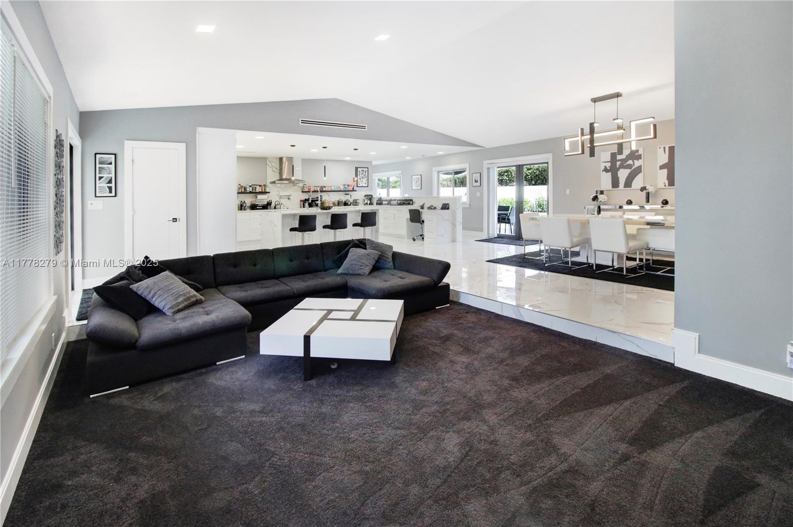 CYPRESS RUN - Residential