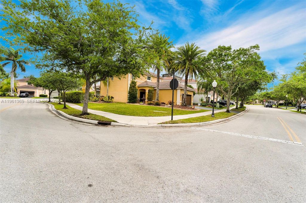 Photo of 1518 Maple Dr #1518, Weston, FL 33327 (MLS # A11961369)