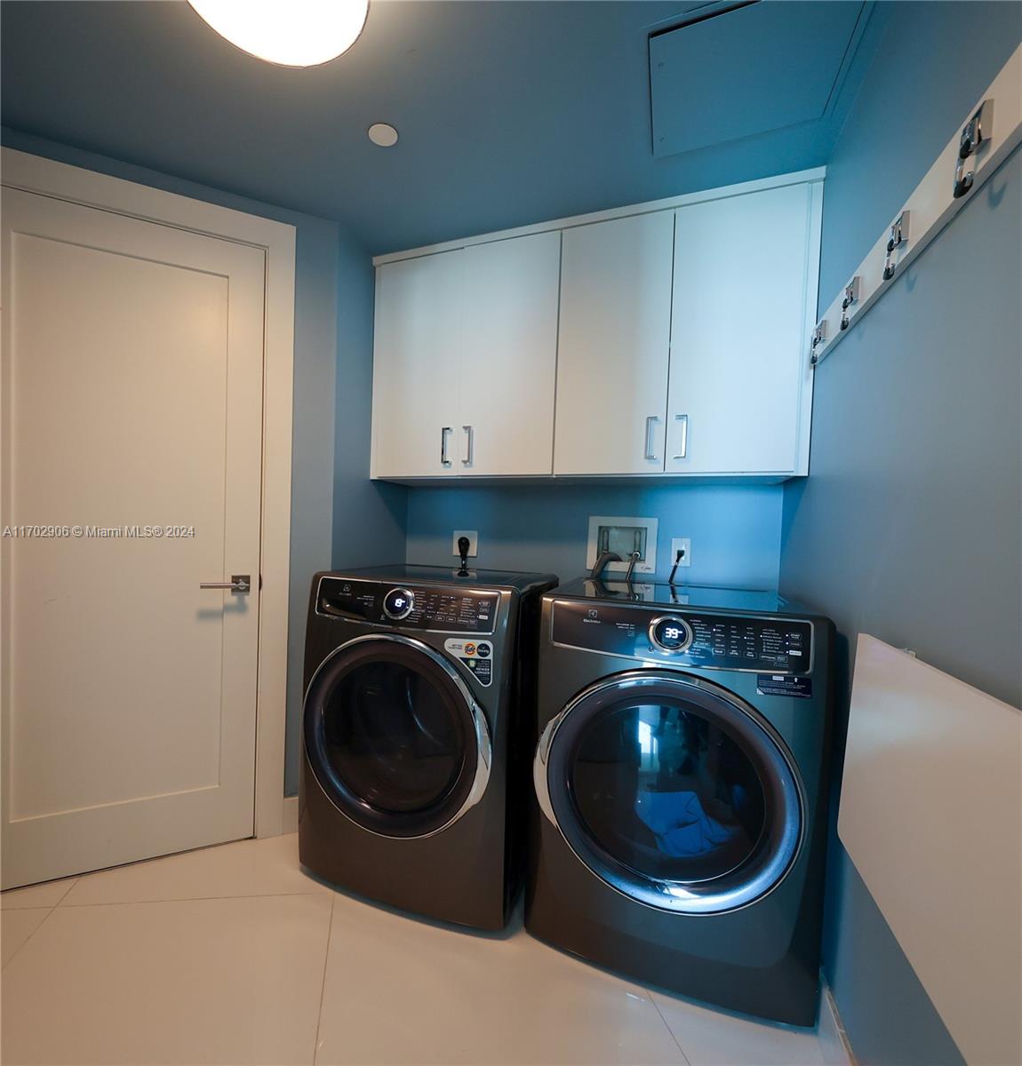 ST TROPEZ ON THE BAY II C - Residential