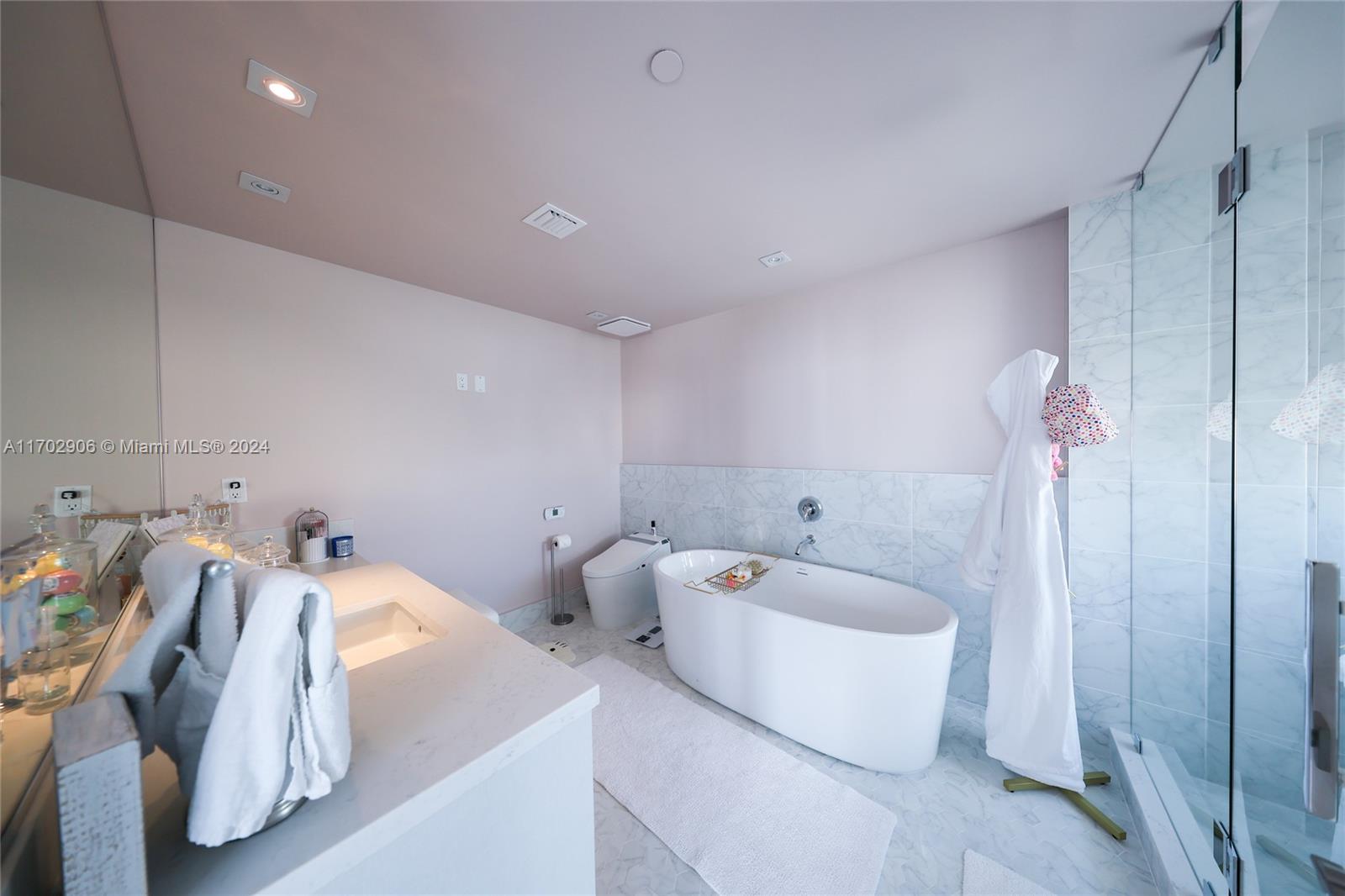 ST TROPEZ ON THE BAY II C - Residential