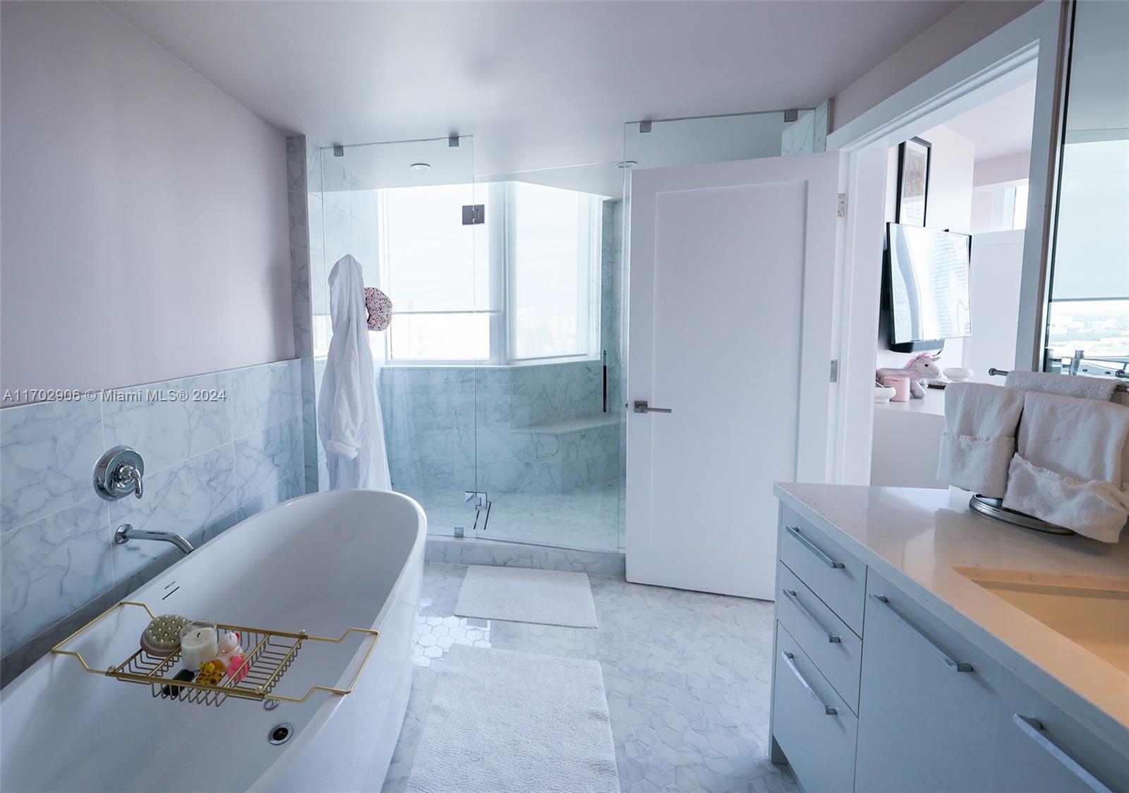 ST TROPEZ ON THE BAY II C - Residential