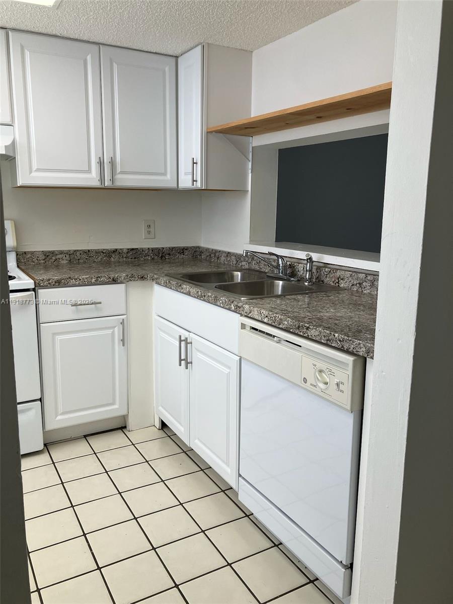 VILLAS AT LAKEVIEW CONDO - Residential Lease