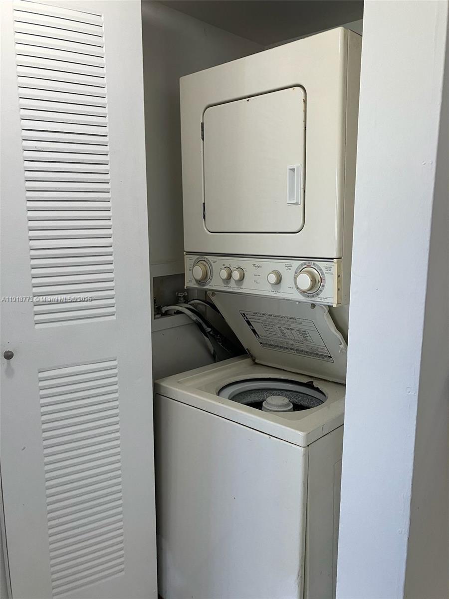 VILLAS AT LAKEVIEW CONDO - Residential Lease