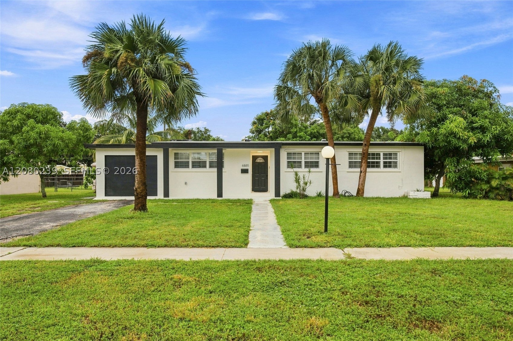 6885 NW 14th Ct