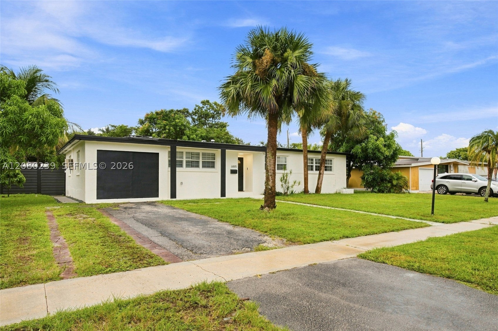 6885 NW 14th Ct