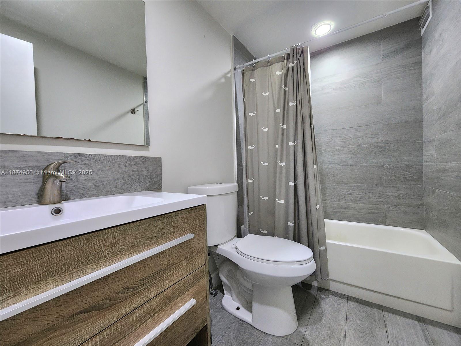 ALEXANDER TOWERS CONDO - Residential Lease