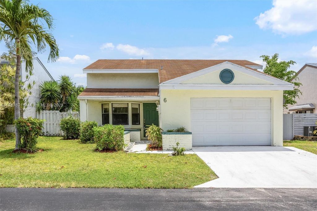 Photo of 6 Verwood Way, Boynton Beach, FL 33426 (MLS # A11787671)