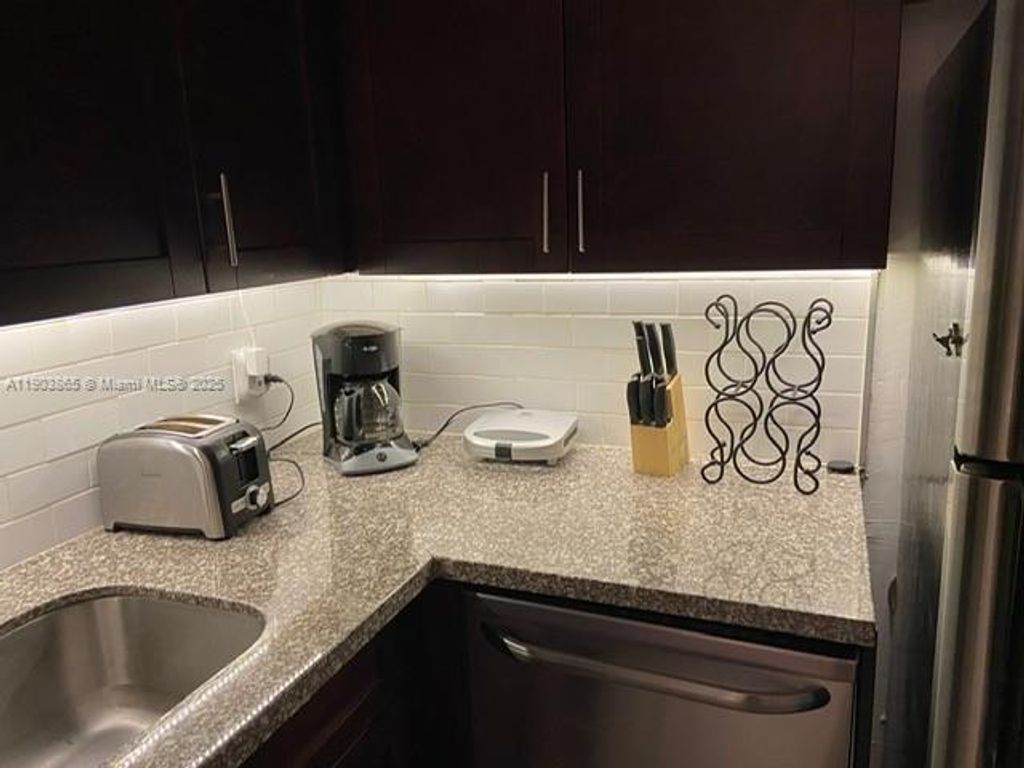 Photo of 2426 SE 17th St #208A, Fort Lauderdale, FL 33316 (MLS # A11903865)