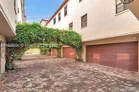 VILLAGGIO IN THE GROVE CO - Residential Lease